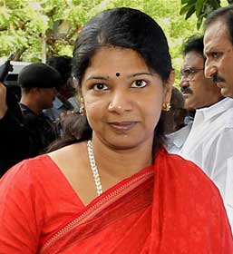 கனிமொழியின் கருவறை வாசனை